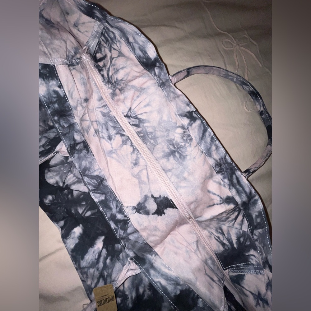 VS Pink Tie Dye Swirl Zip XL Tote Bag - Picture 6 of 10